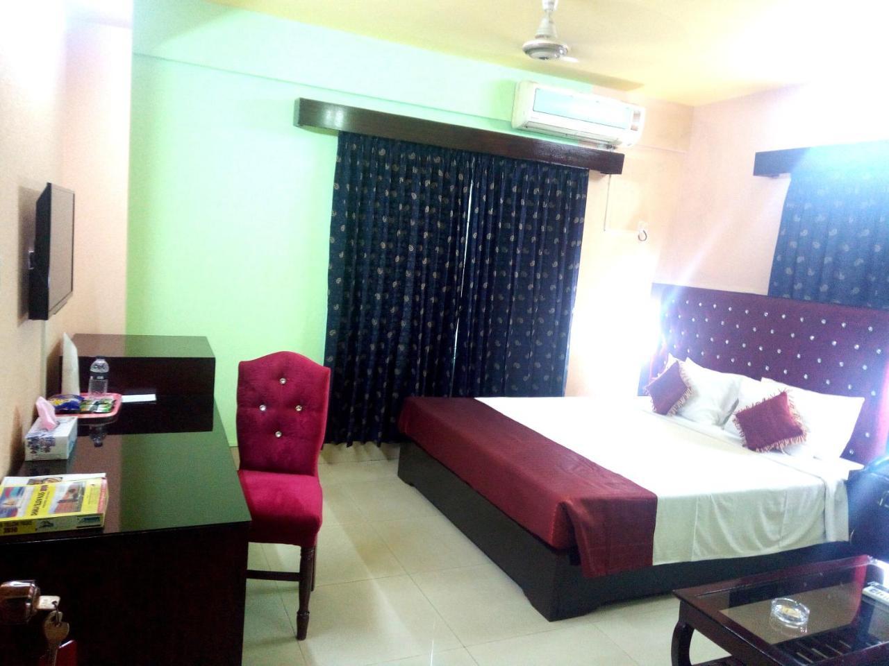 Hotel Lake View Plaza Dakka Dış mekan fotoğraf