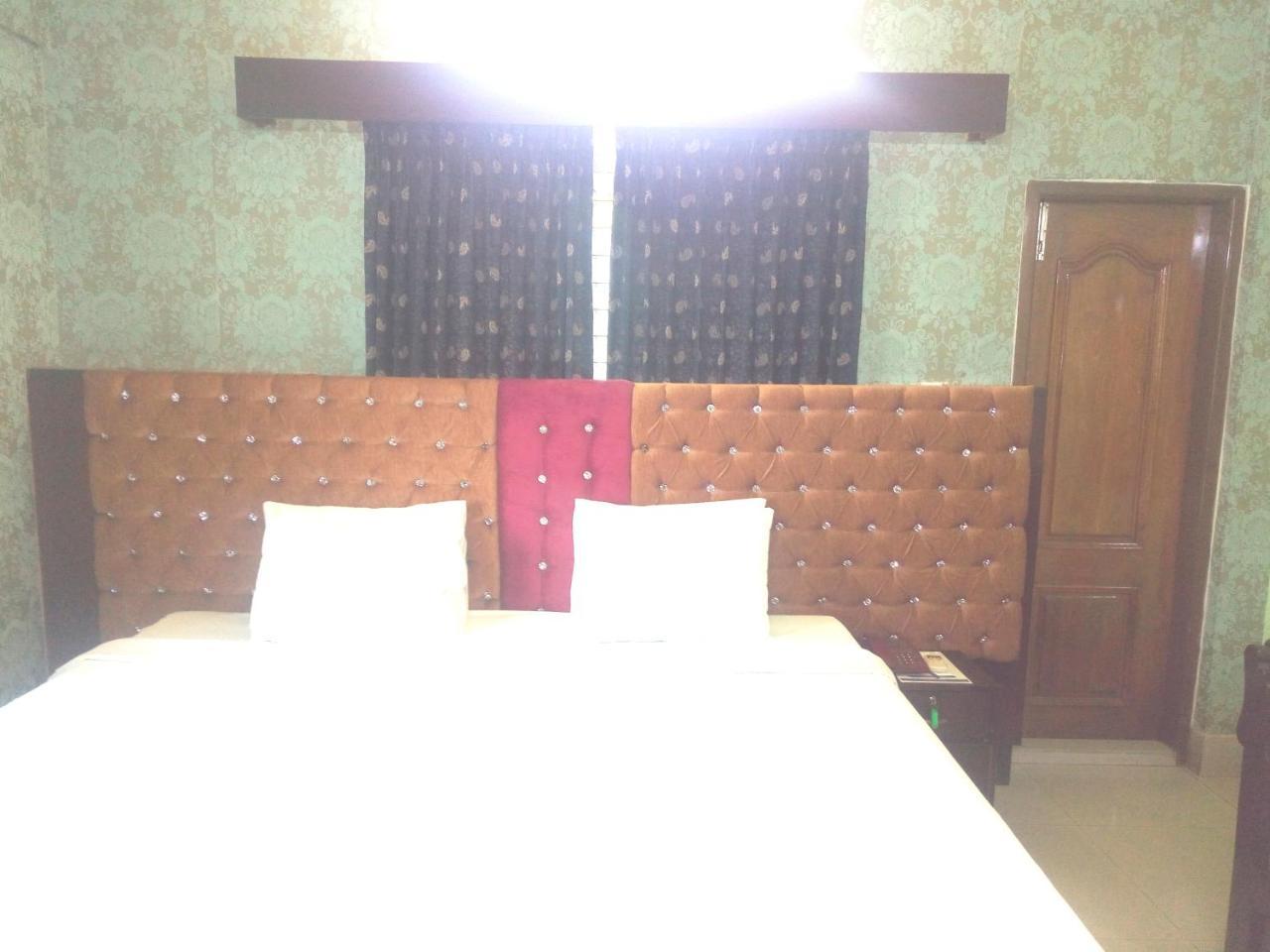 Hotel Lake View Plaza Dakka Dış mekan fotoğraf