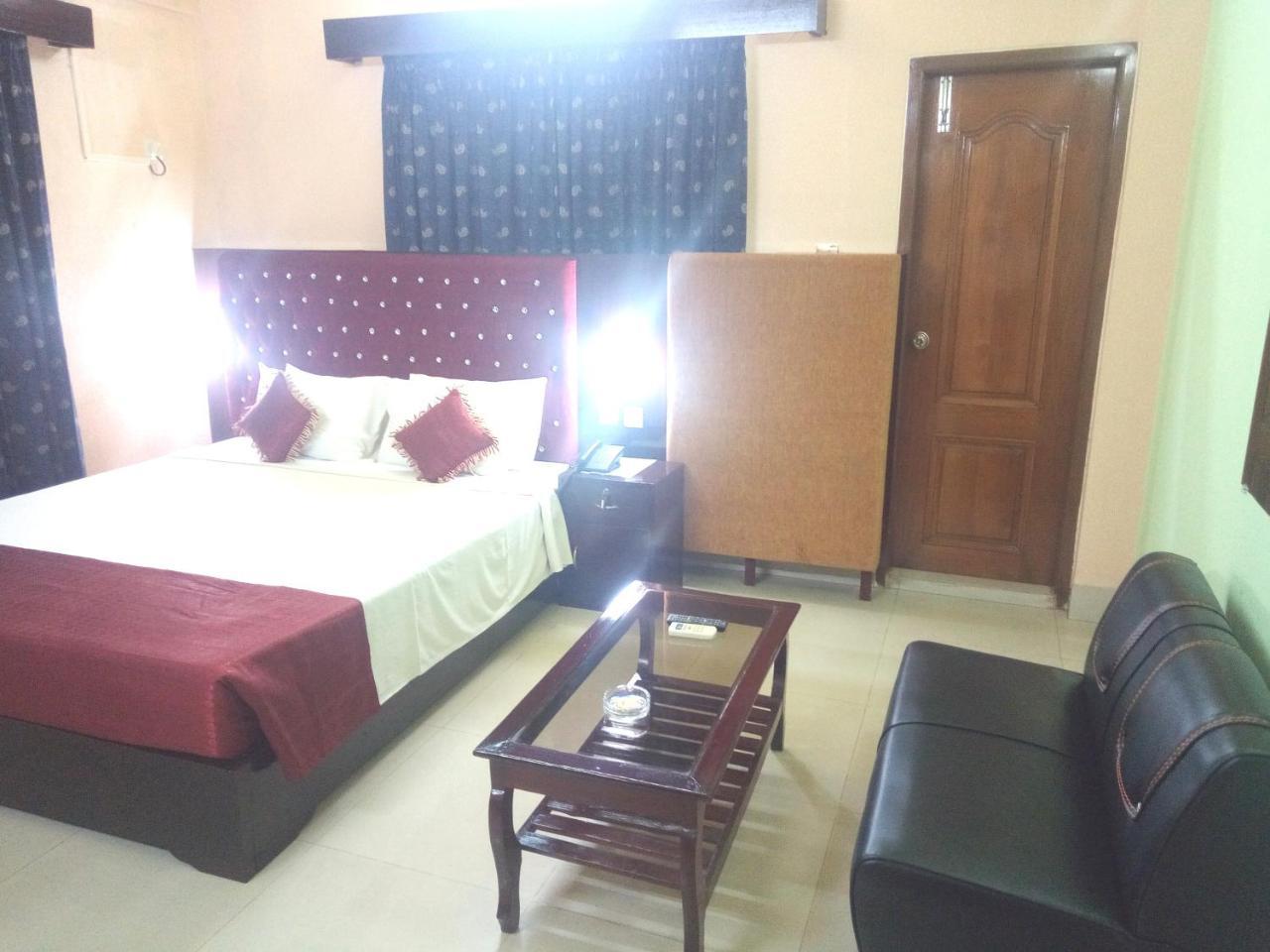 Hotel Lake View Plaza Dakka Dış mekan fotoğraf